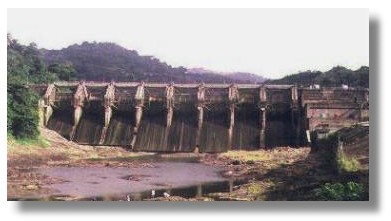 Vista del vertedor de la represa Carraízo en Trujillo Alto.