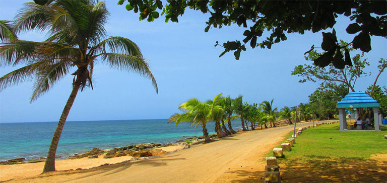 Los Tubos Beach, Manatí, Puerto Rico | BoricuaOnline.com